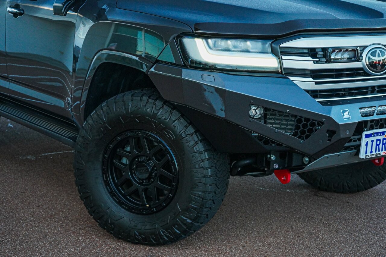 Toyota Landcruiser image 2