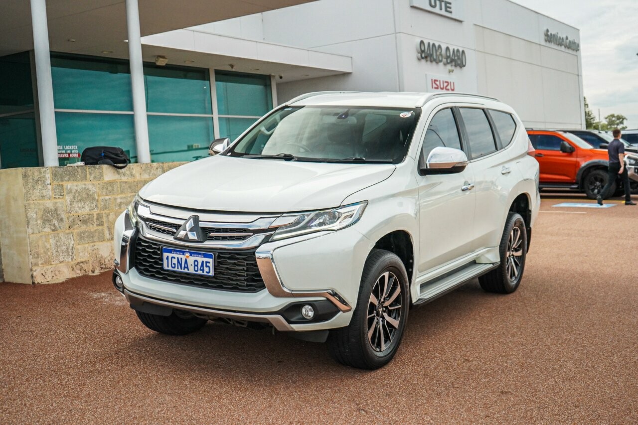 Mitsubishi Pajero Sport image 4