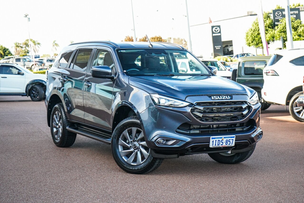 Isuzu Mu-x image 1