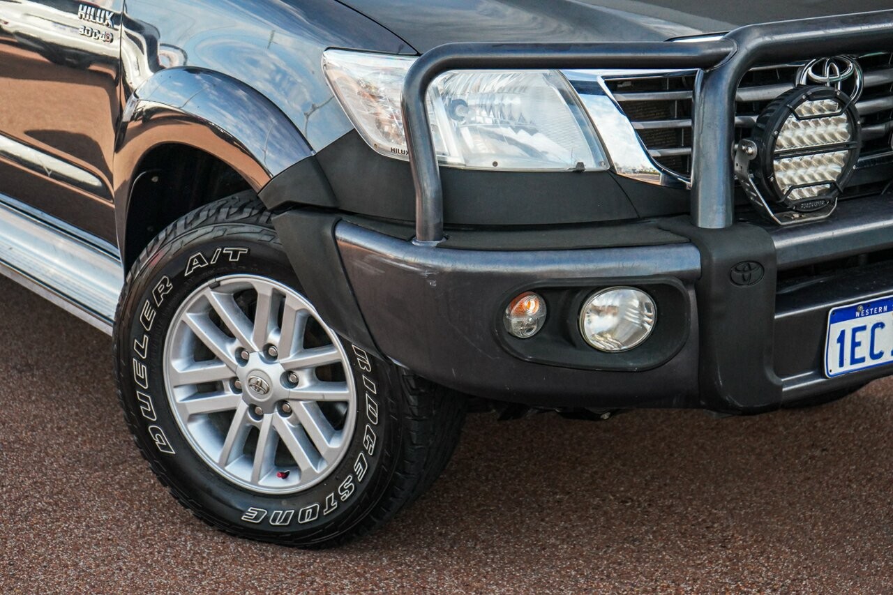 Toyota Hilux image 2