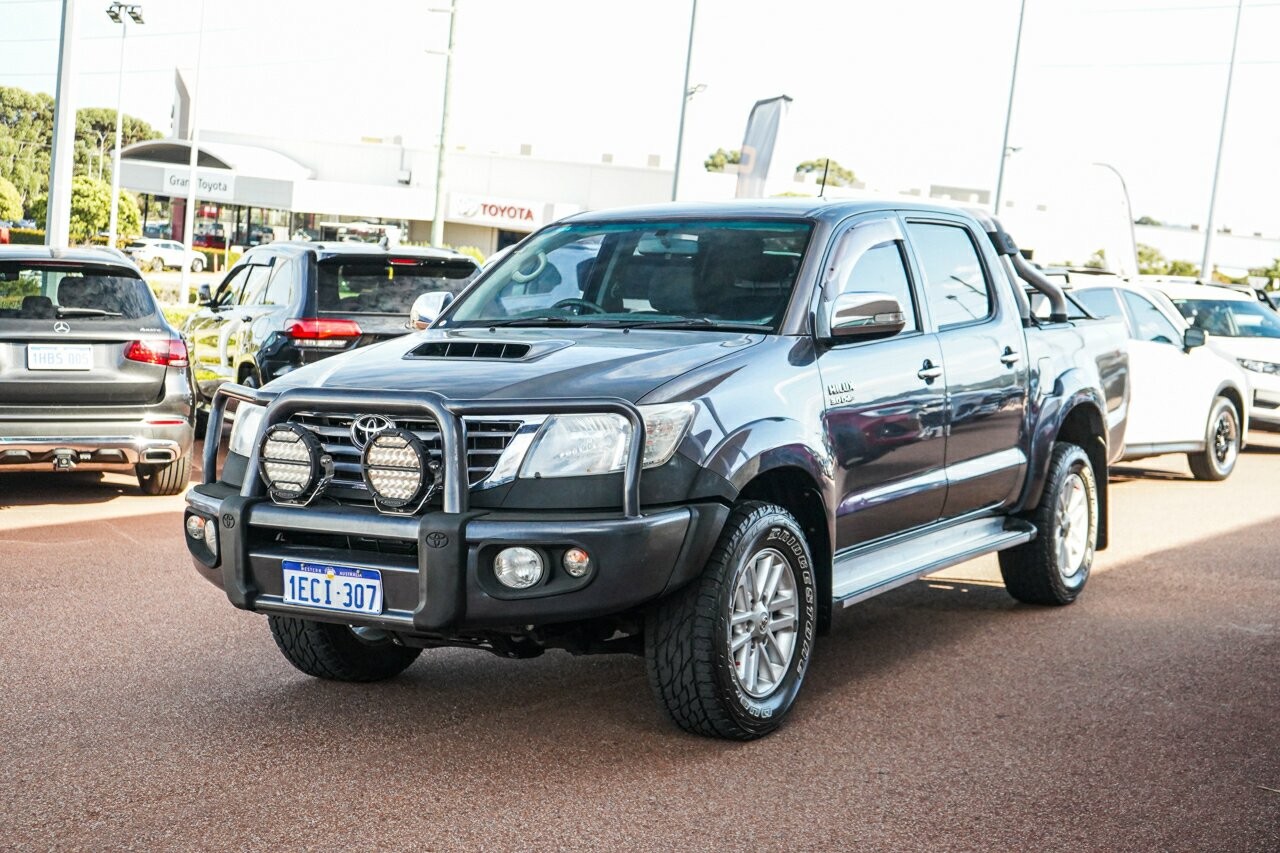 Toyota Hilux image 4