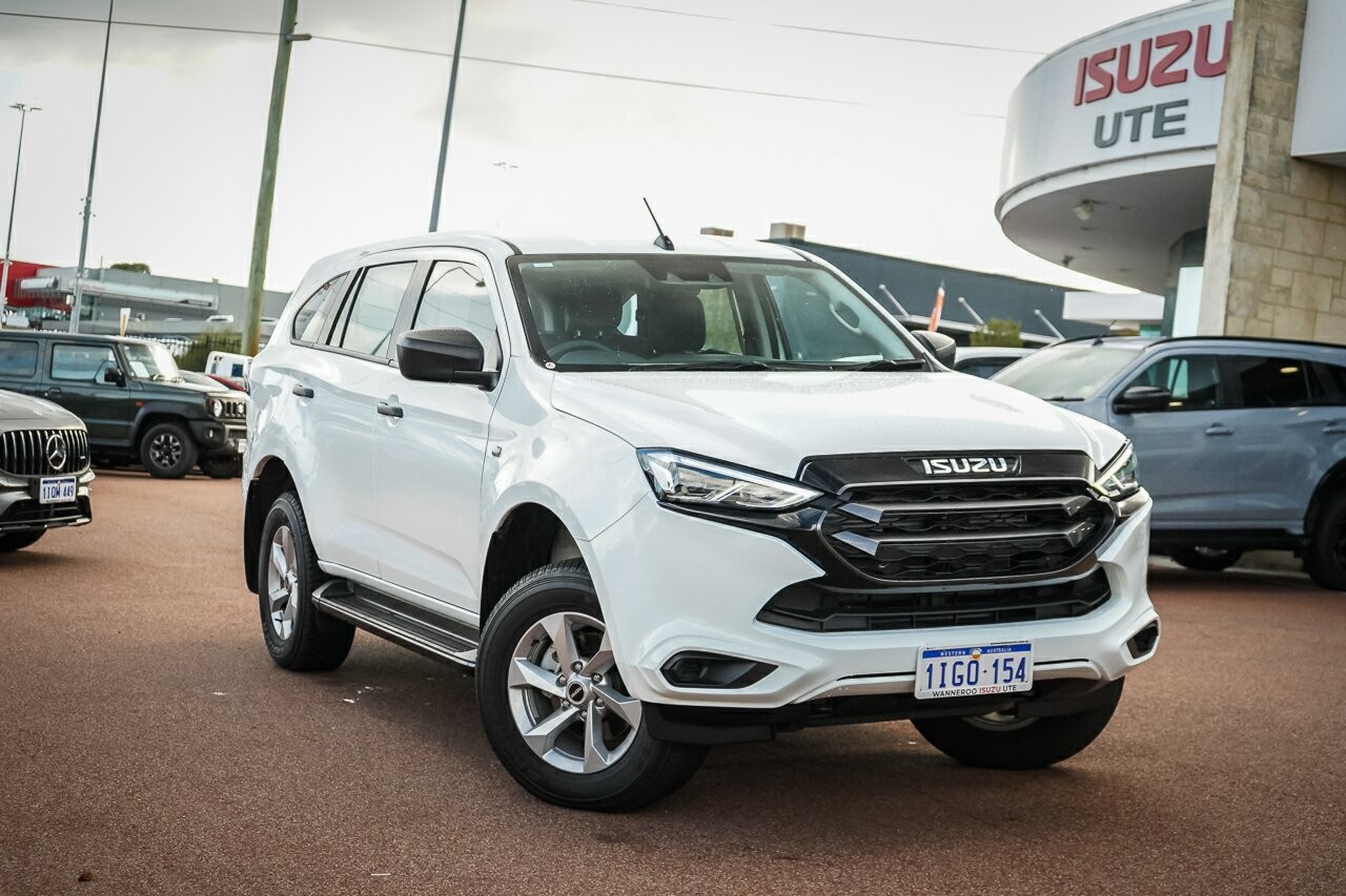 Isuzu Mu-x image 1