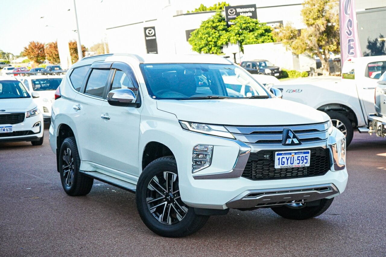 Mitsubishi Pajero Sport image 1