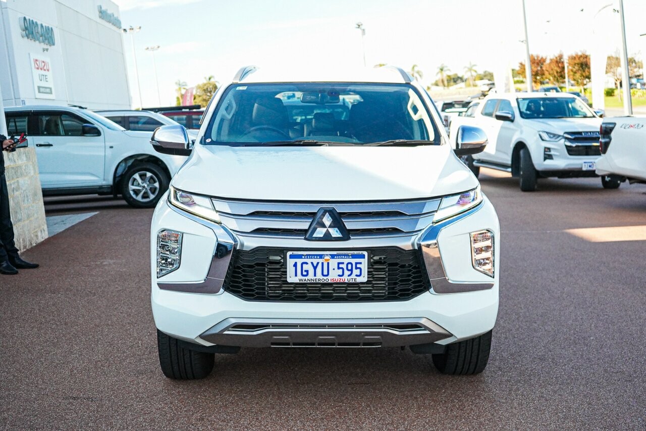 Mitsubishi Pajero Sport image 3