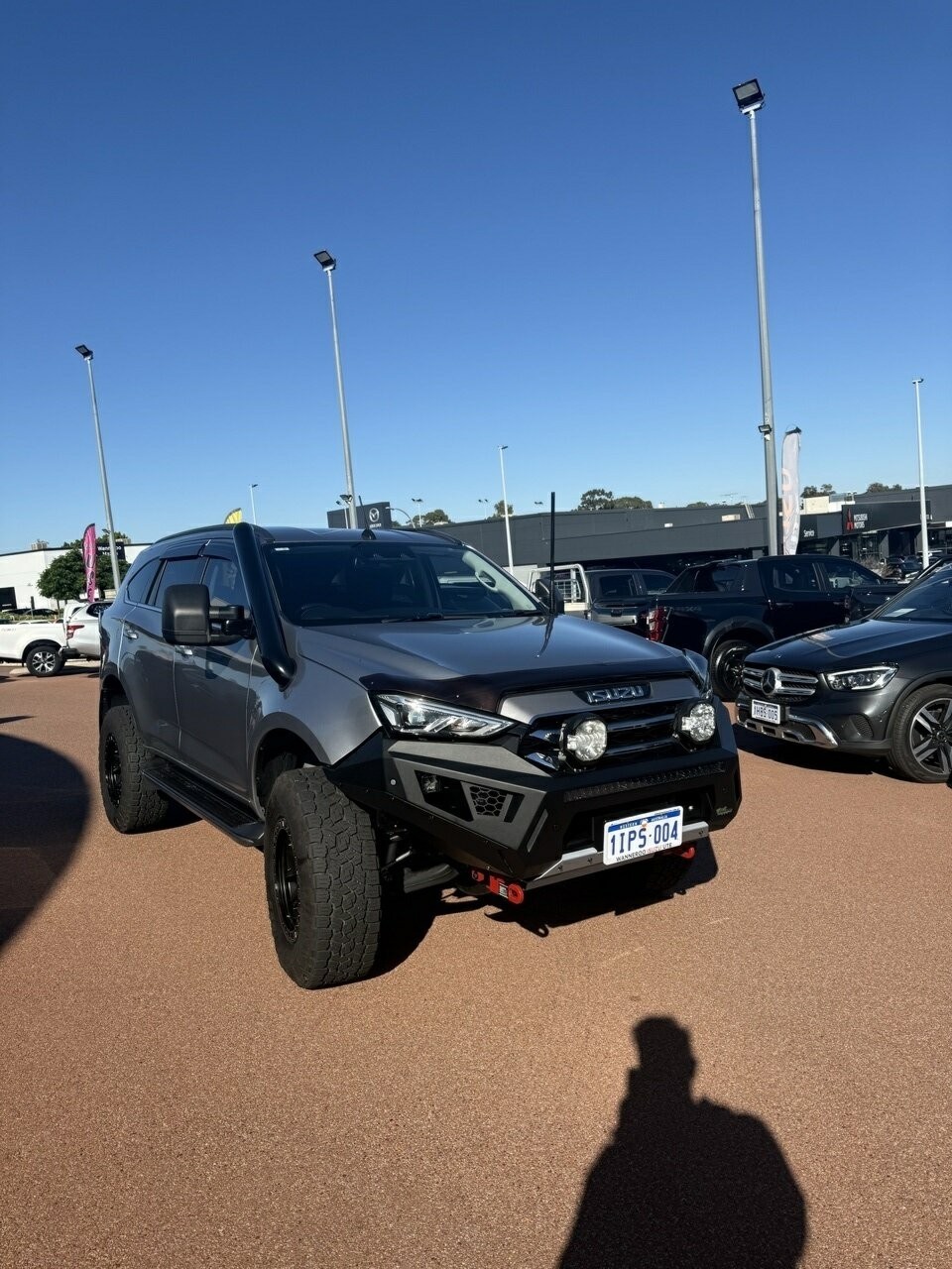 Isuzu Mu-x image 1