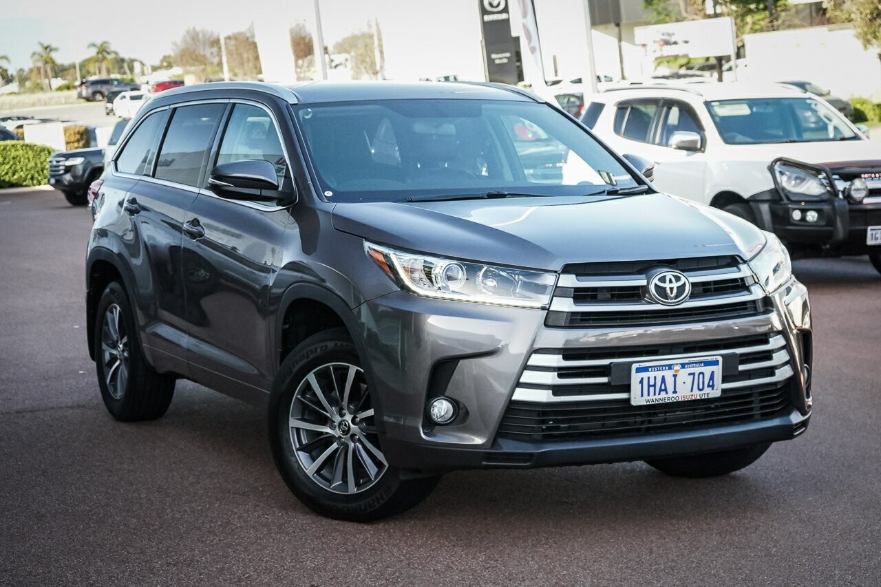 Toyota Kluger image 1