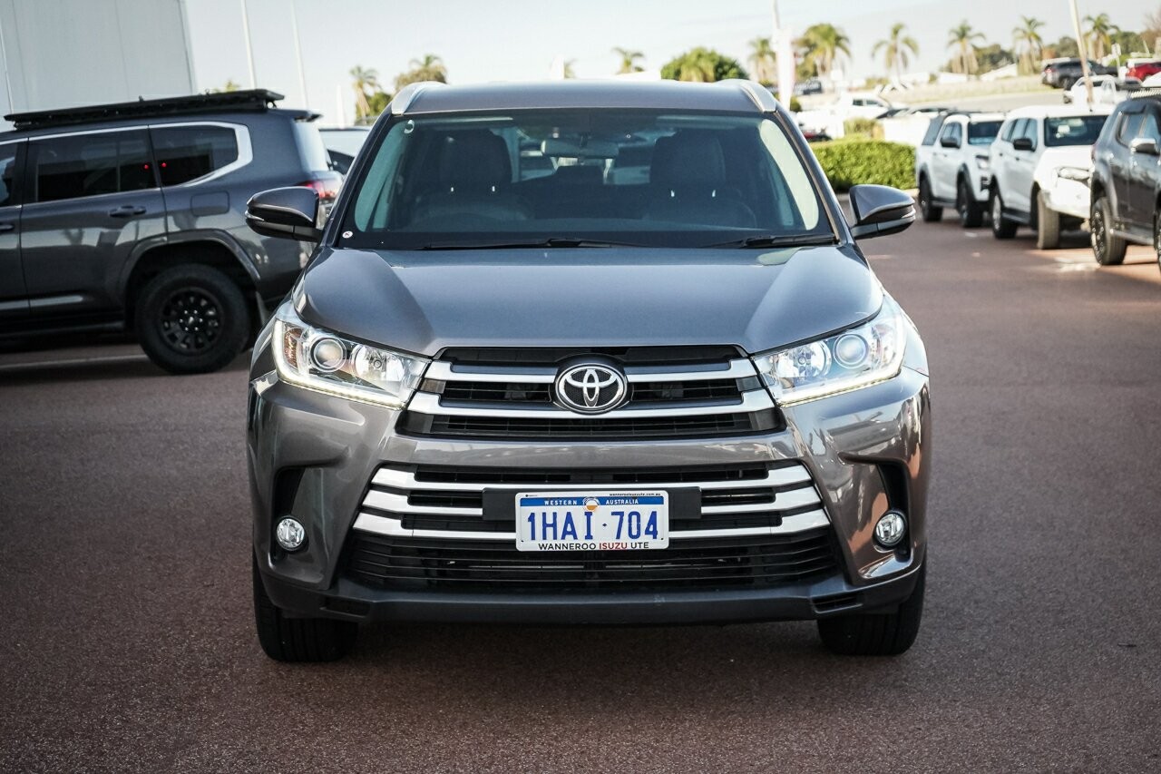 Toyota Kluger image 3