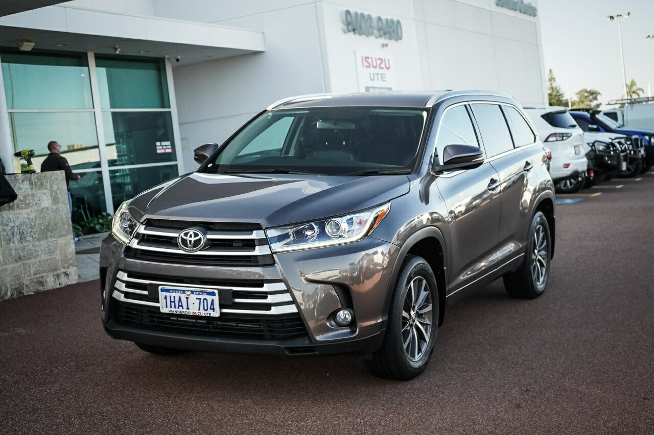Toyota Kluger image 4