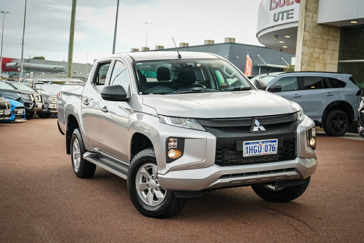 Mitsubishi Triton image 1