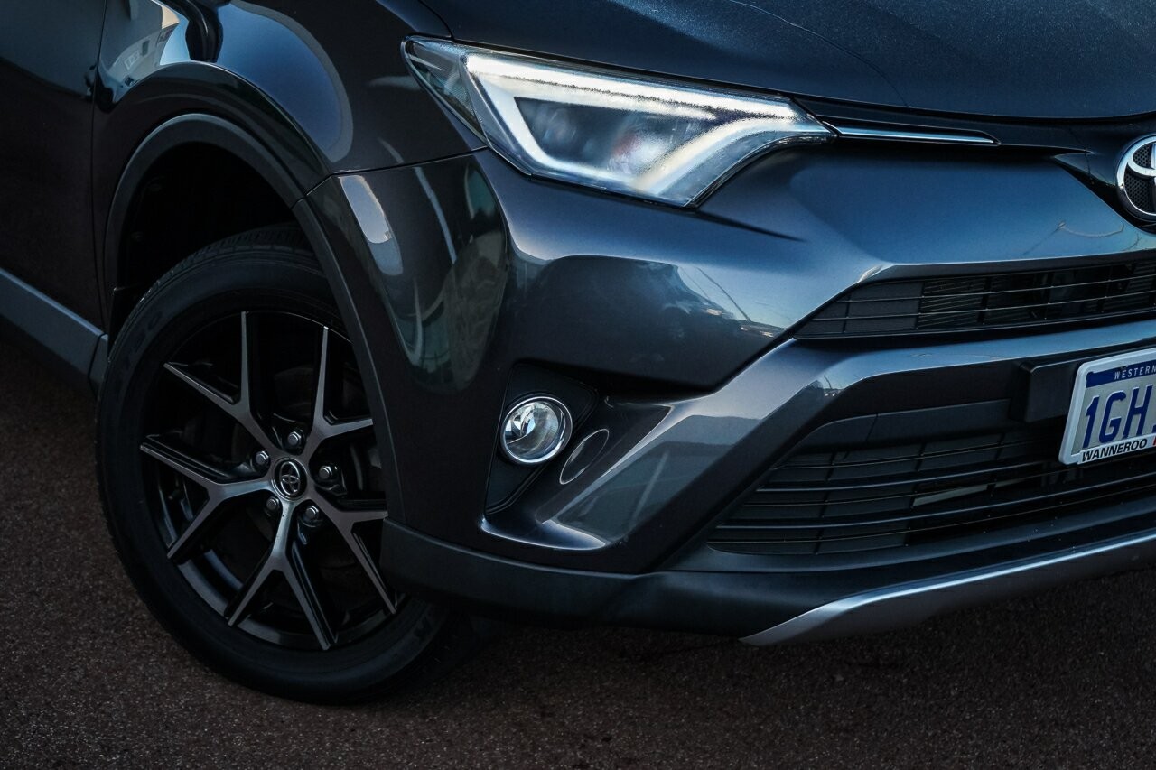 Toyota Rav4 image 2