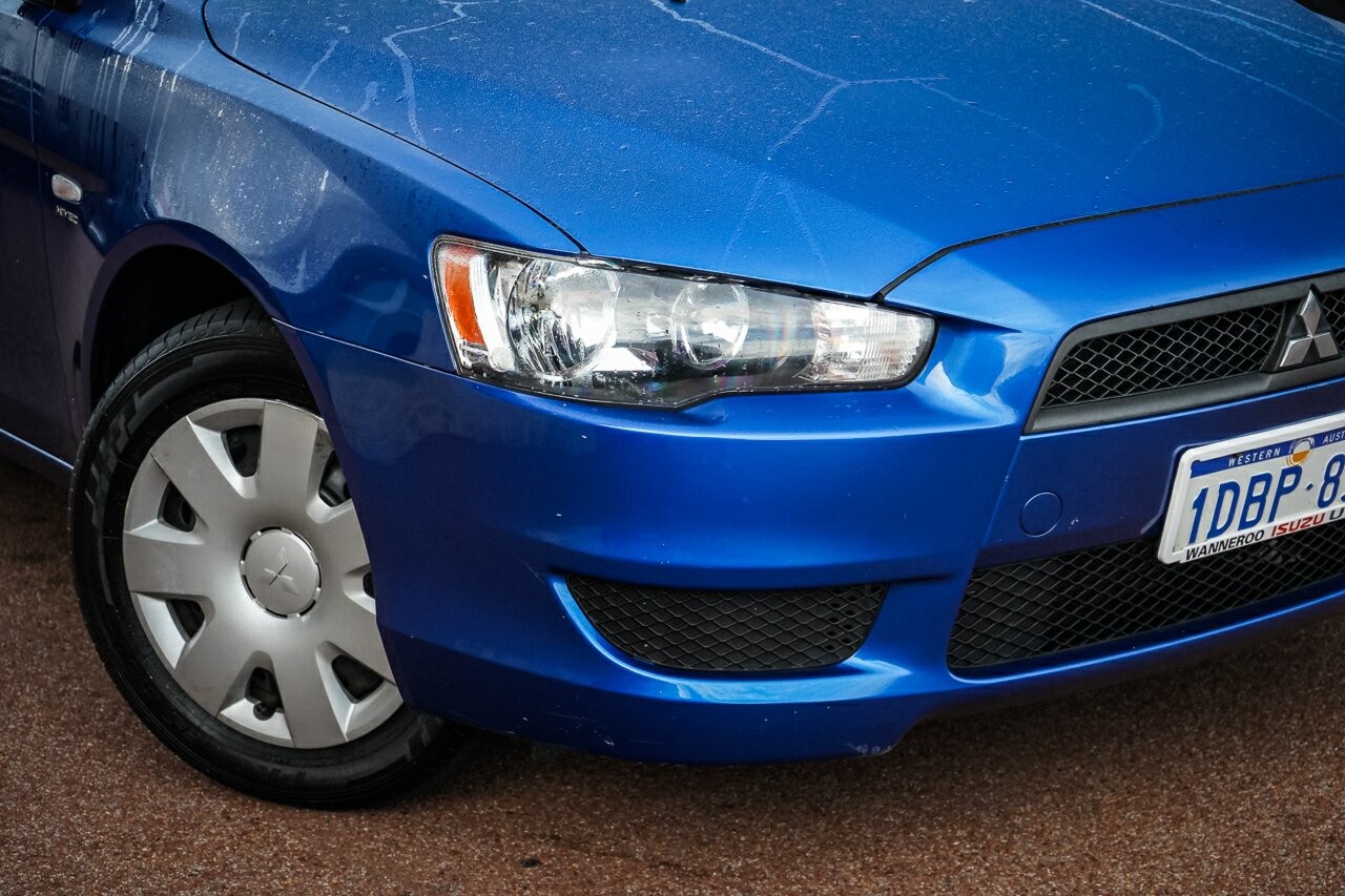 Mitsubishi Lancer image 2