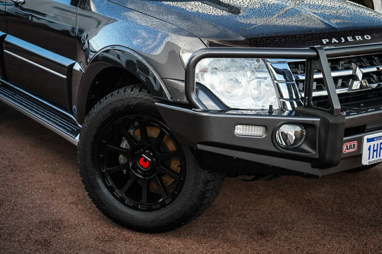 Mitsubishi Pajero image 2