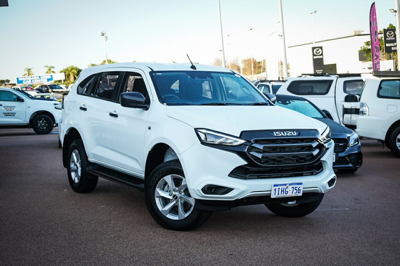 Isuzu Mu-x image 1