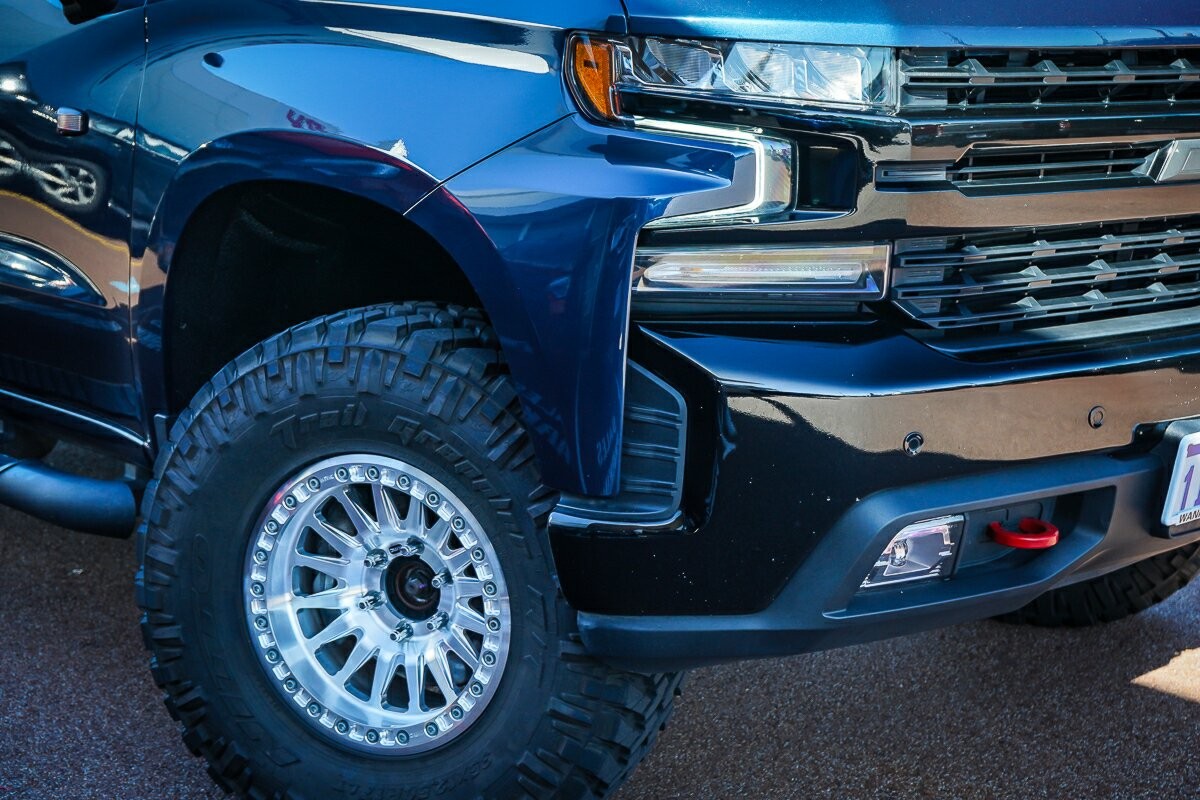 Chevrolet Silverado image 2