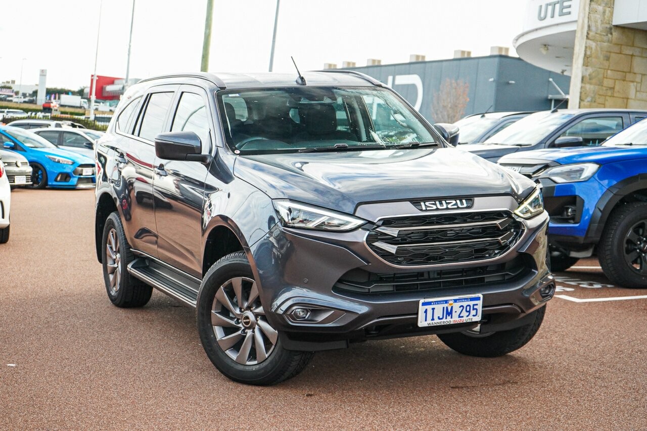 Isuzu Mu-x image 1