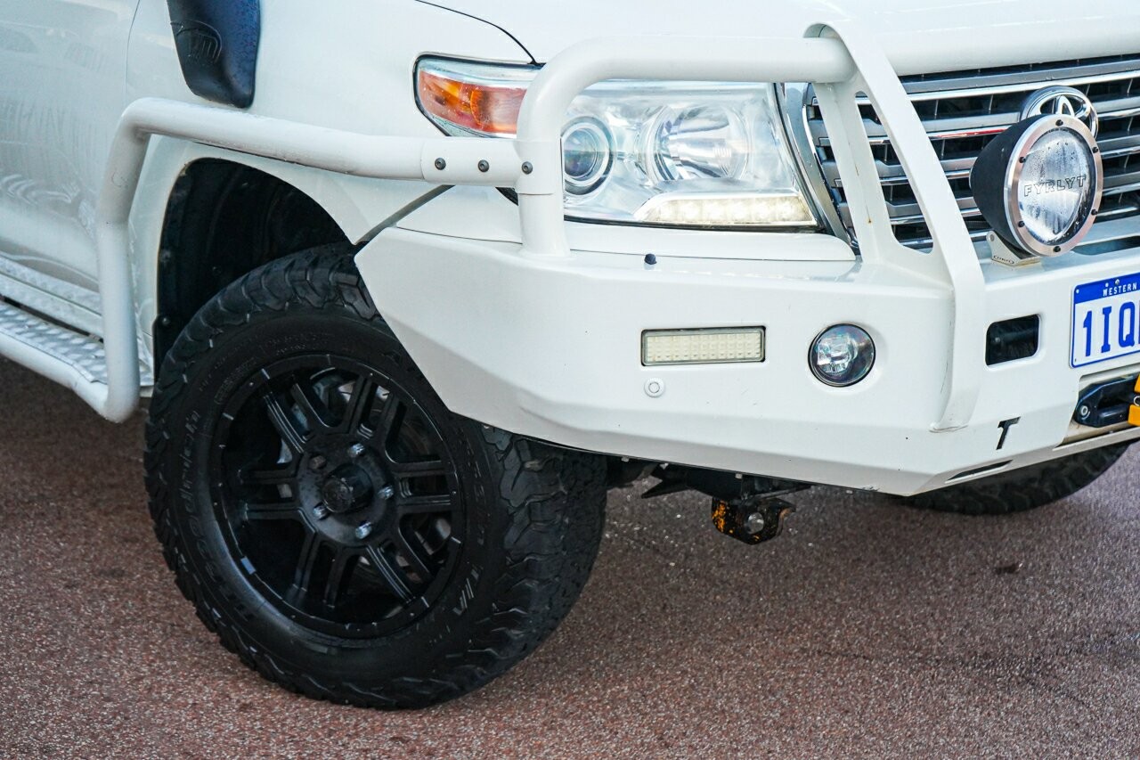 Toyota Landcruiser image 2