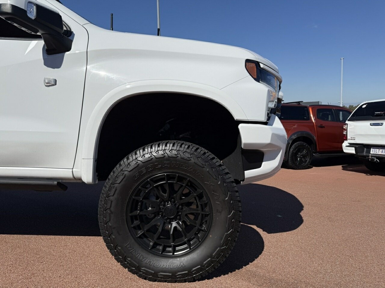 Chevrolet Silverado image 2