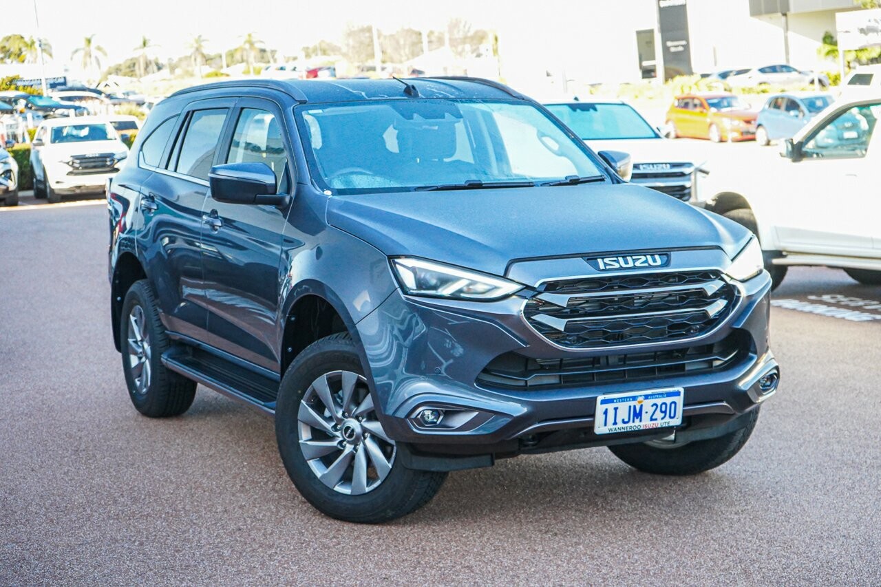 Isuzu Mu-x image 1