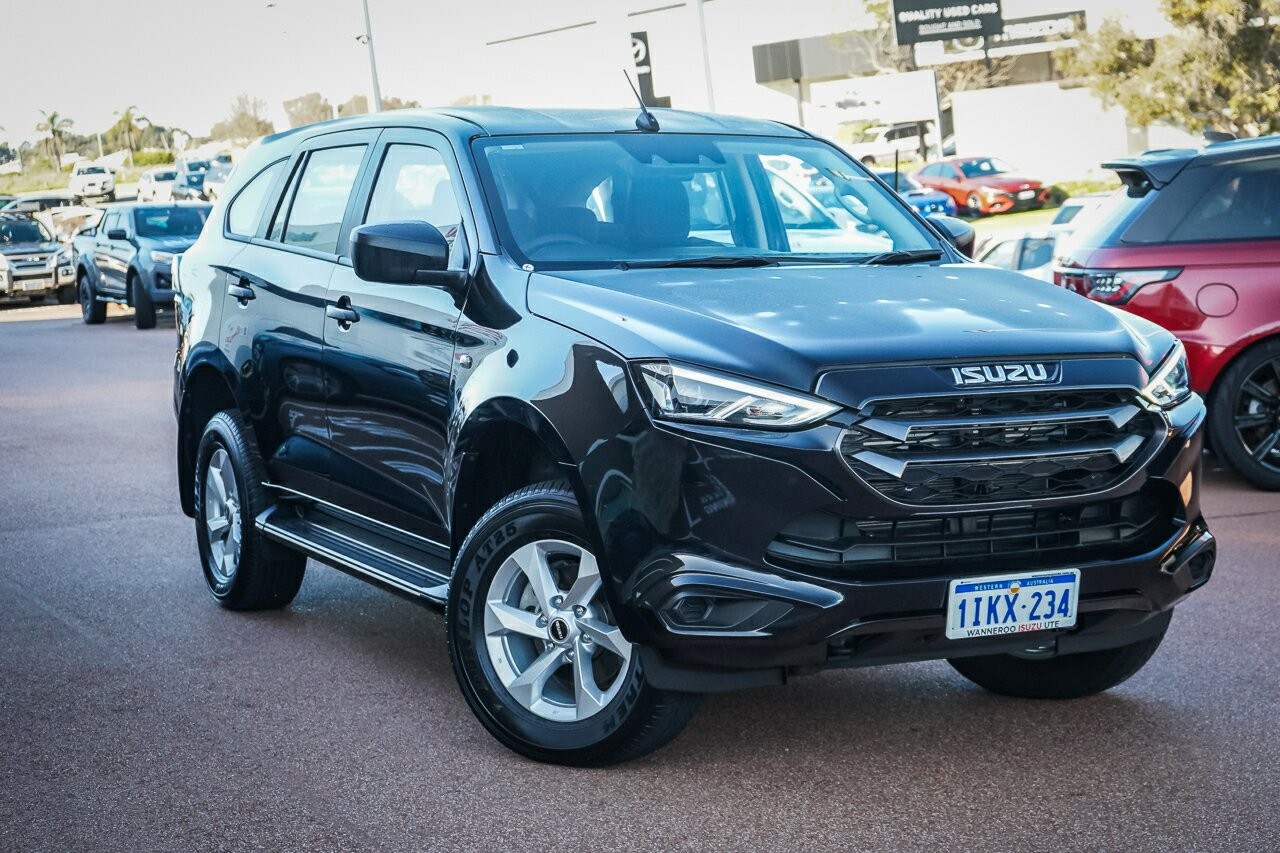 Isuzu Mu-x image 1