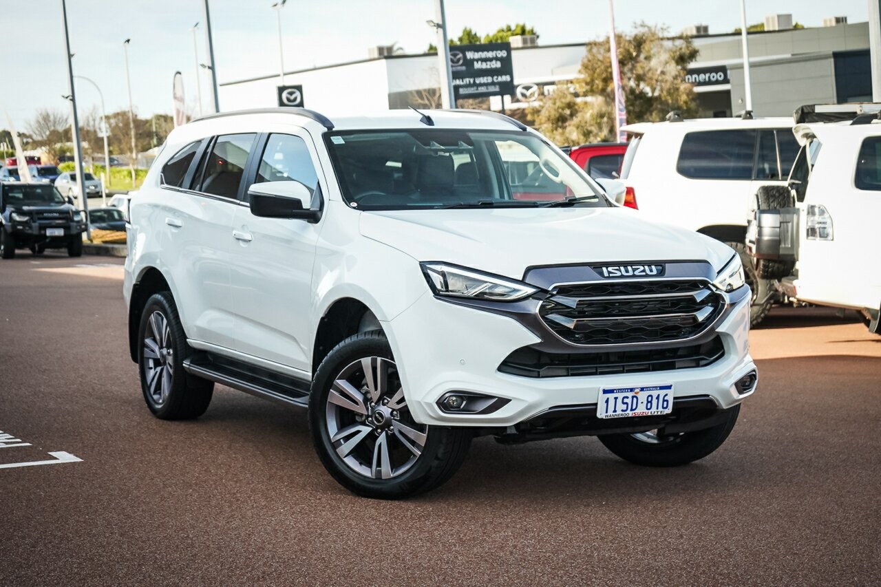 Isuzu Mu-x image 1