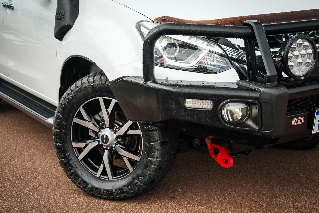 Isuzu Mu-x image 2