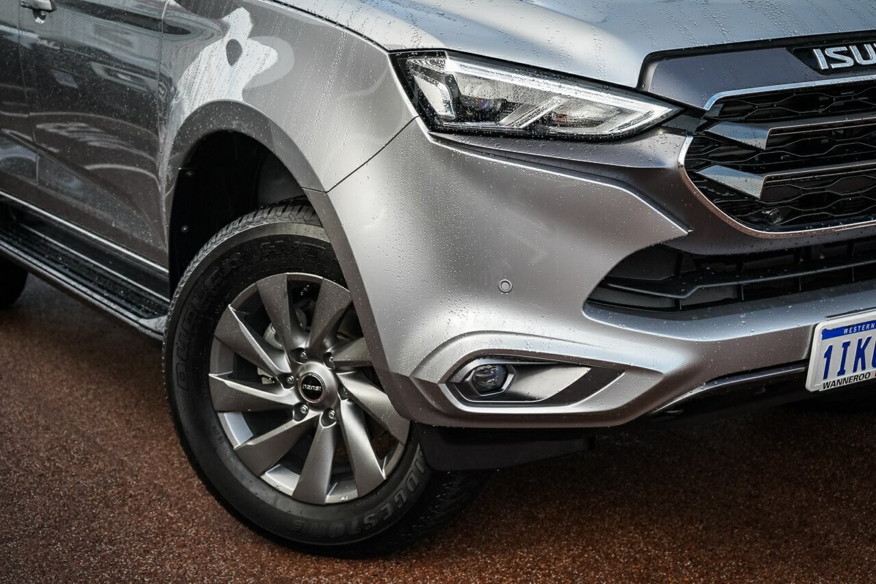 Isuzu Mu-x image 2