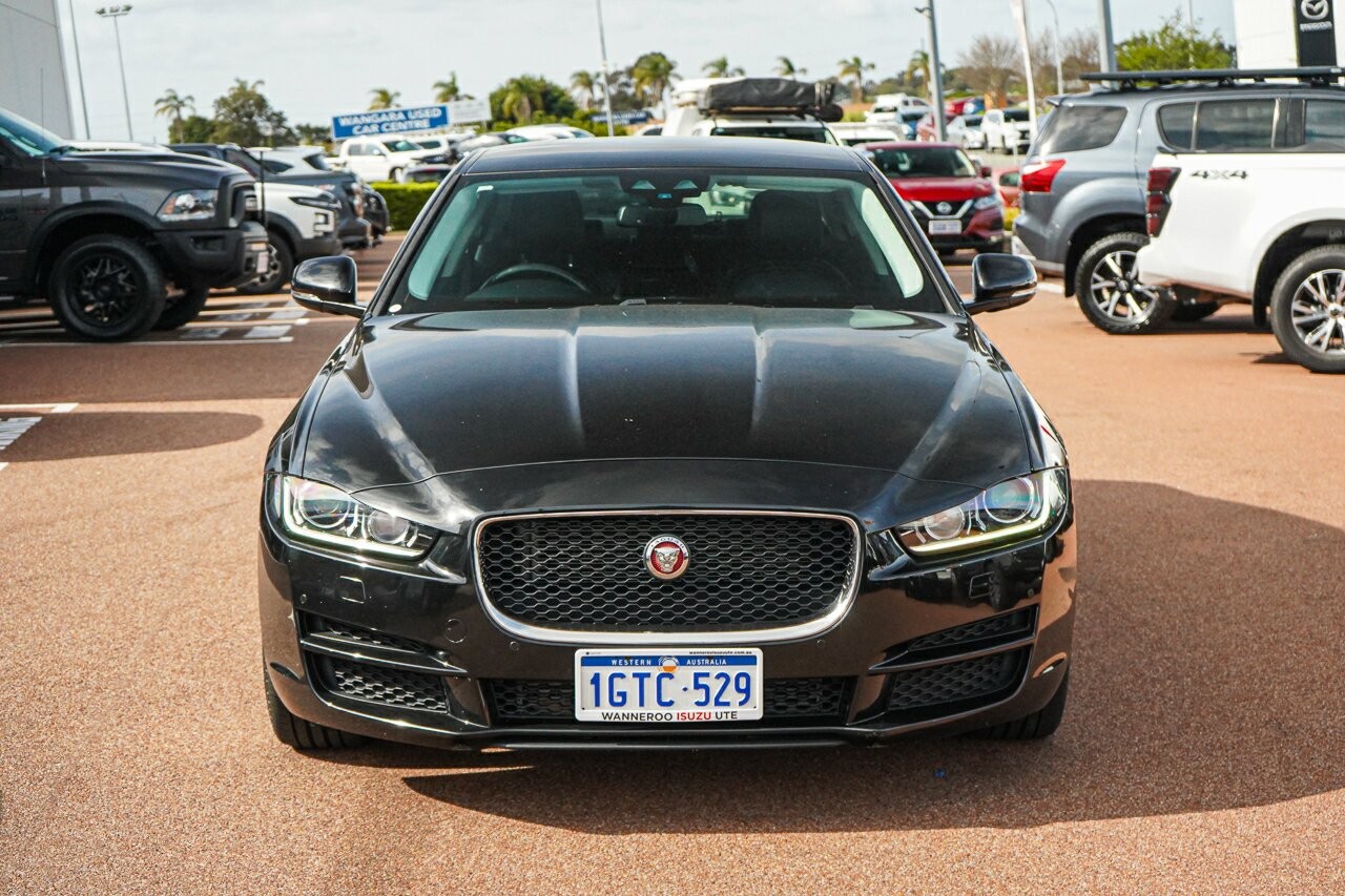 Jaguar Xe image 3