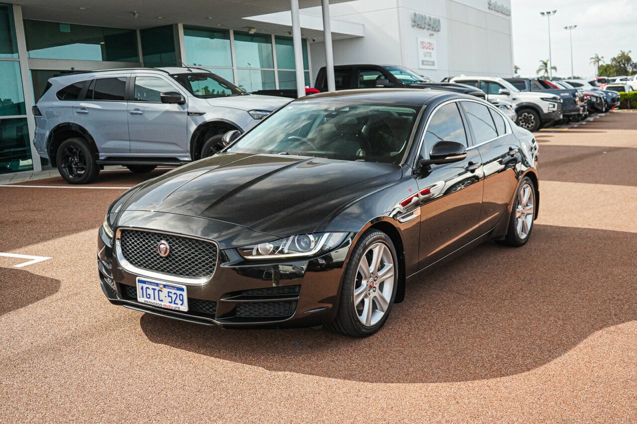 Jaguar Xe image 4