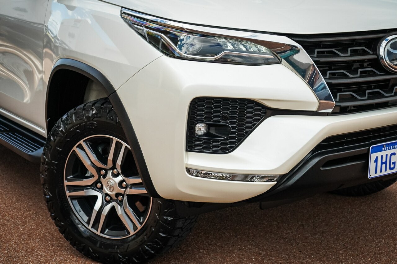 Toyota Fortuner image 2