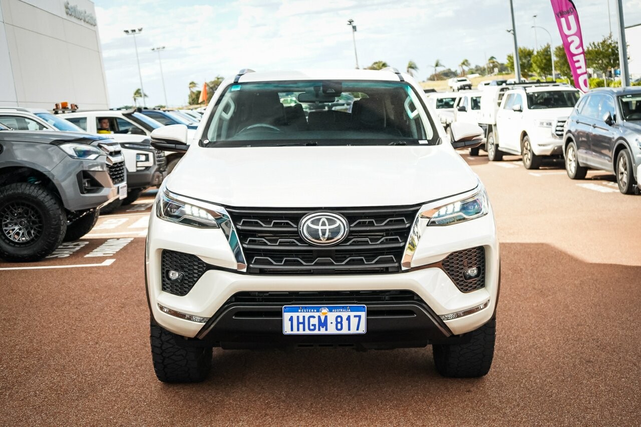 Toyota Fortuner image 3