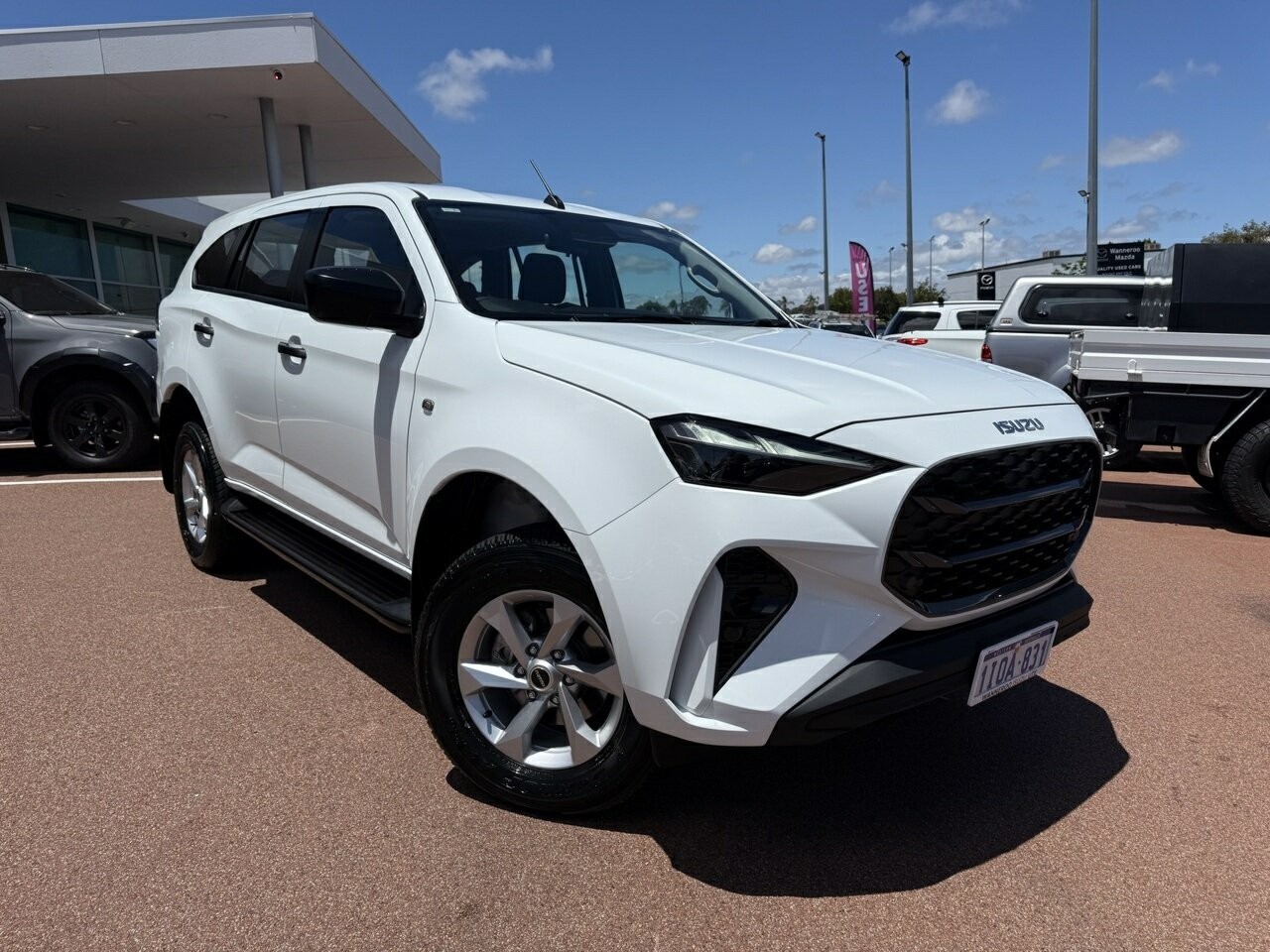 Isuzu Mu-x image 1
