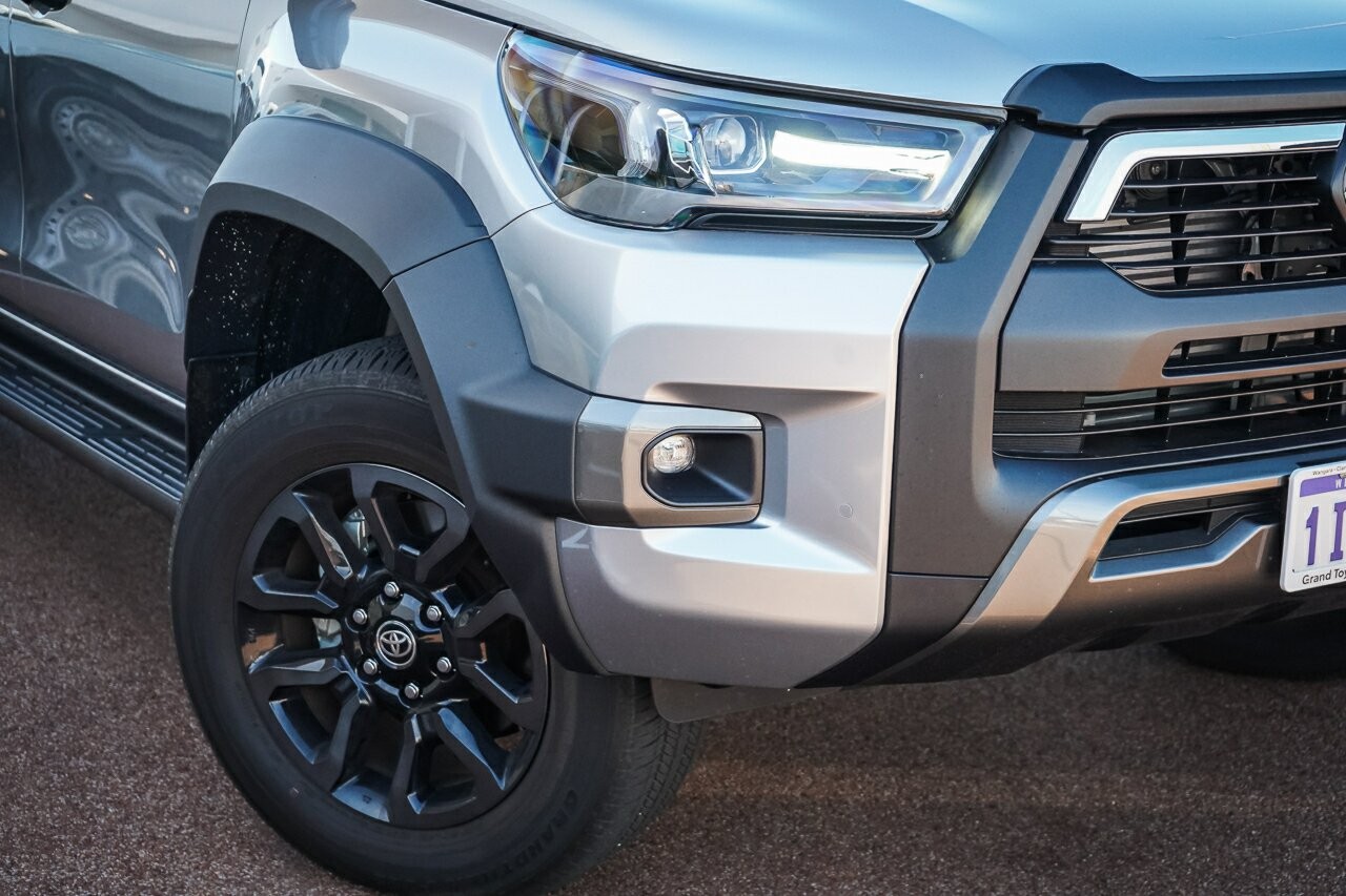 Toyota Hilux image 2