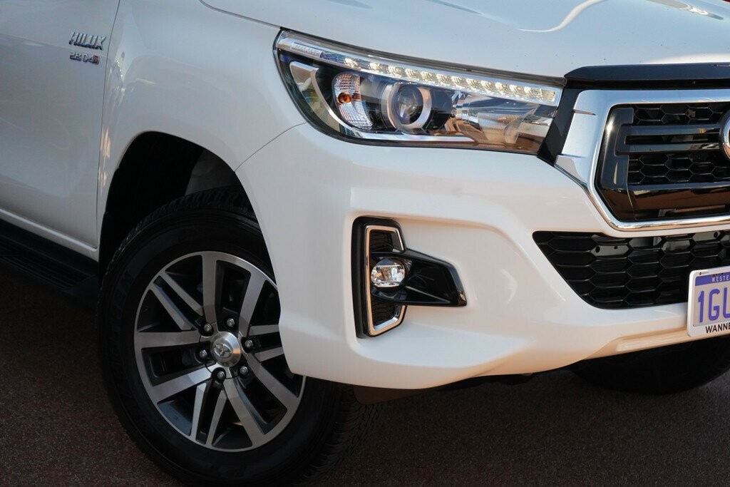 Toyota Hilux image 2