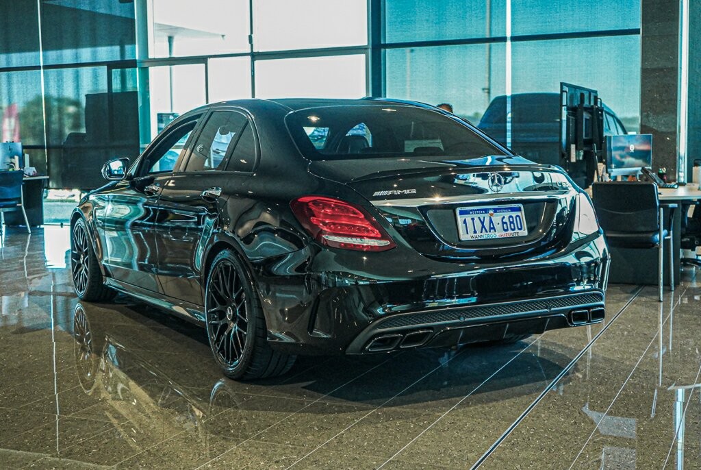 Mercedes Benz C-class image 4