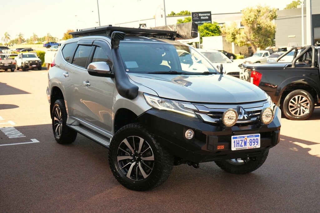 Mitsubishi Pajero Sport image 1