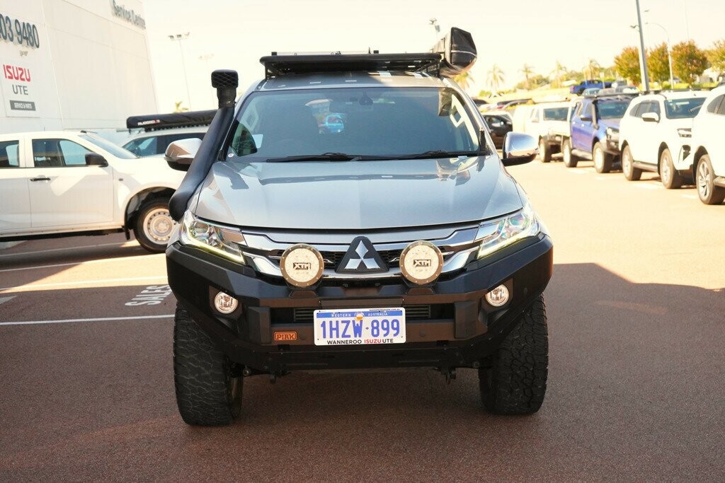 Mitsubishi Pajero Sport image 3