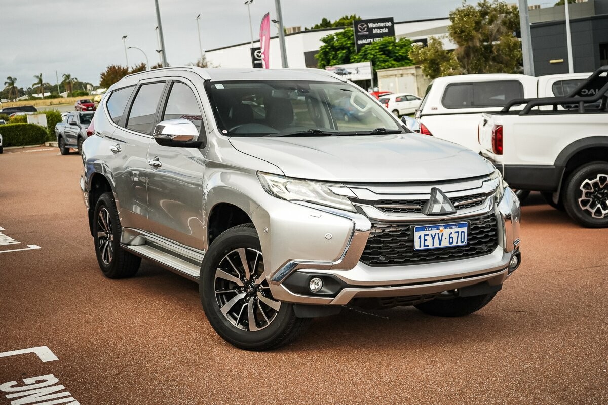 Mitsubishi Pajero Sport image 1