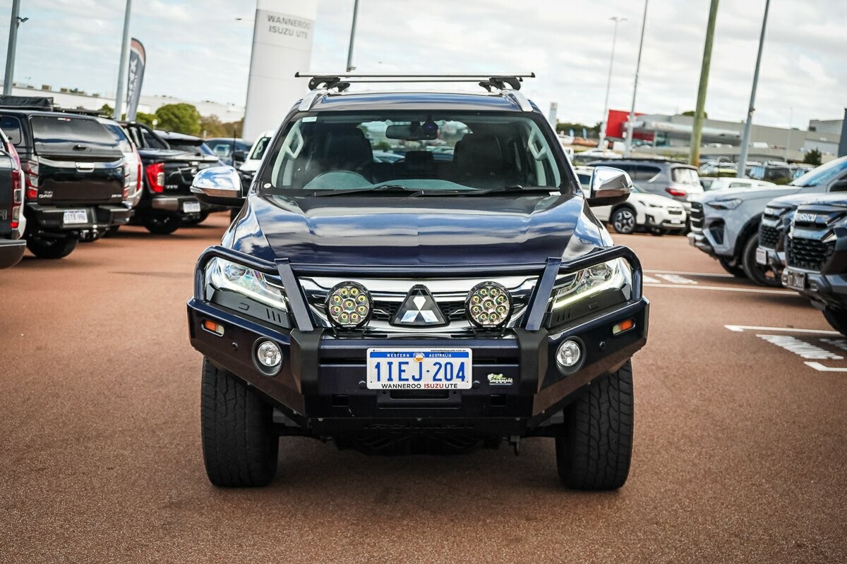 Mitsubishi Pajero Sport image 3