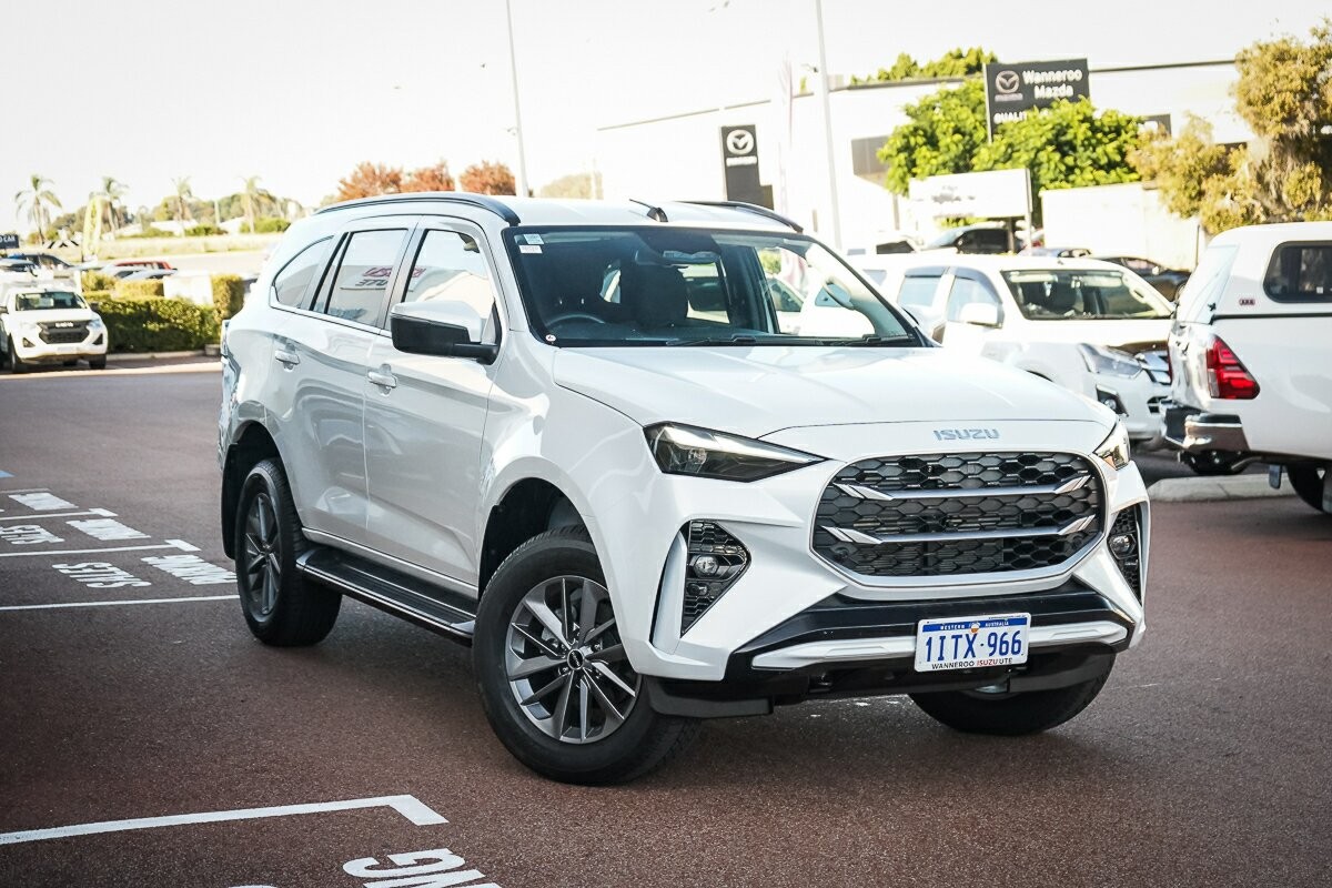 Isuzu Mu-x image 1