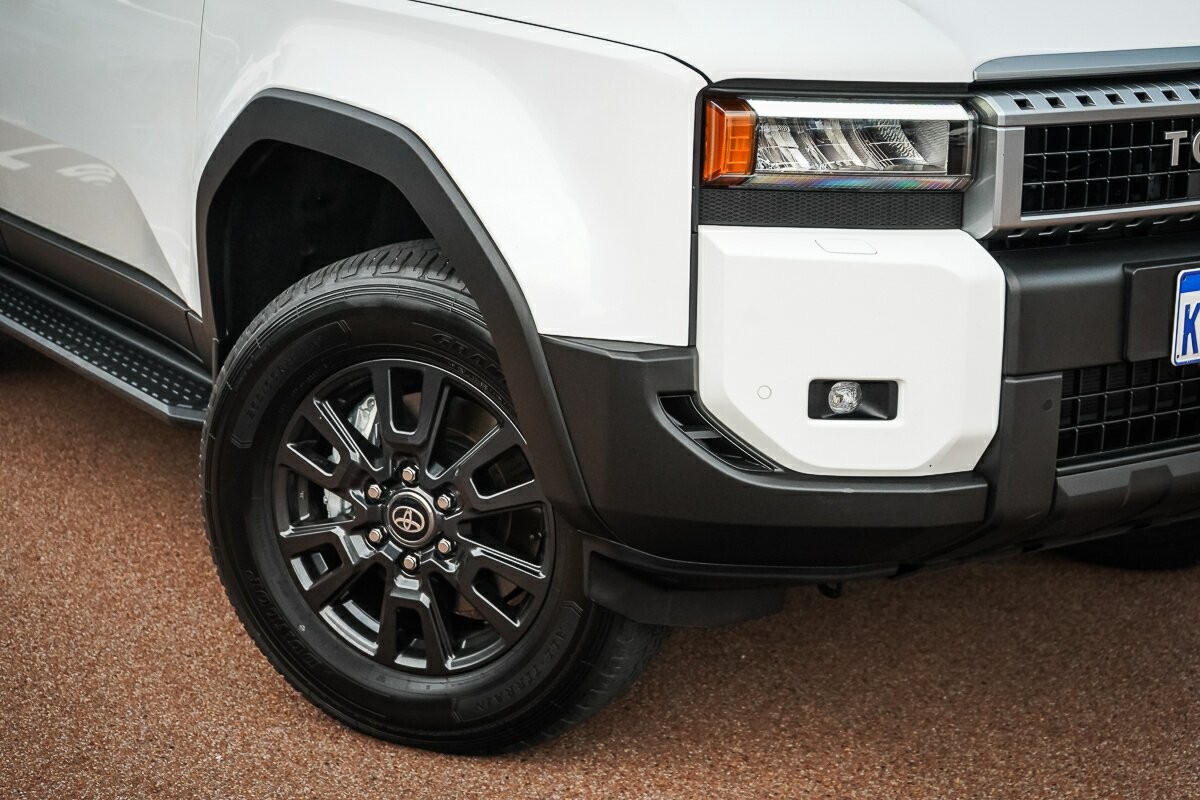 Toyota Landcruiser Prado image 2