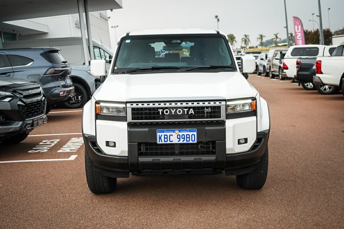 Toyota Landcruiser Prado image 3