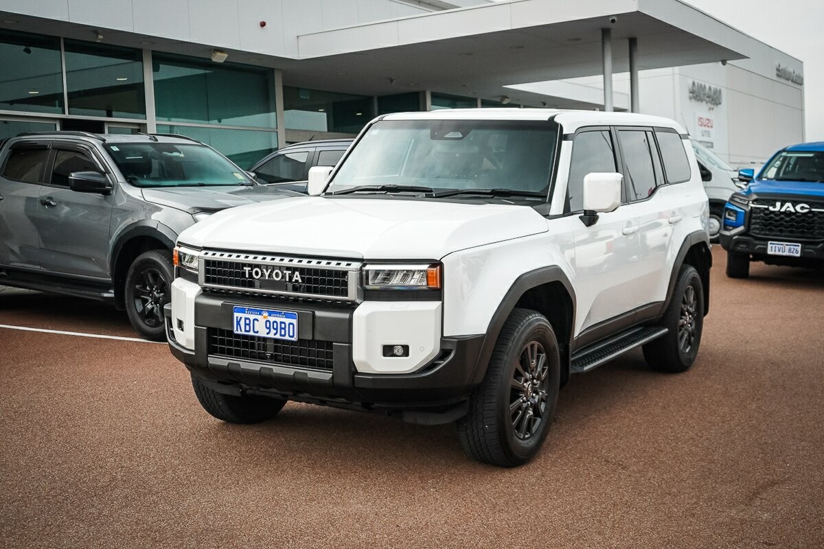 Toyota Landcruiser Prado image 4