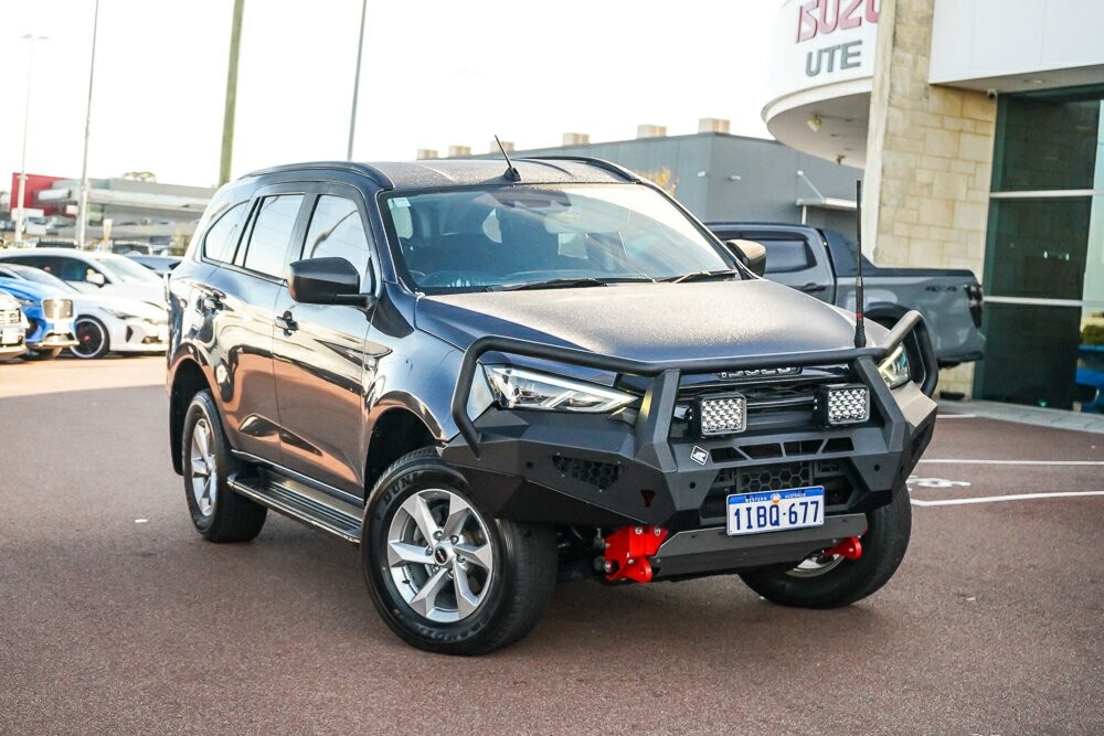 Isuzu Mu-x image 1