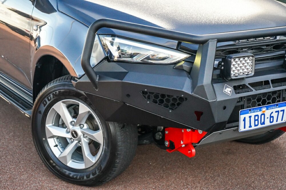 Isuzu Mu-x image 2