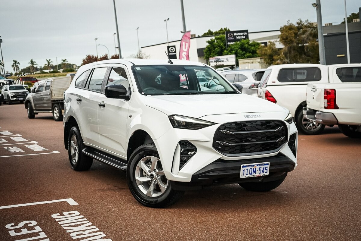 Isuzu Mu-x image 1