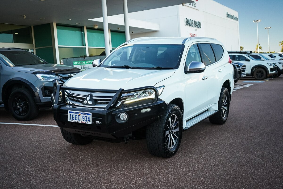 Mitsubishi Pajero Sport image 4