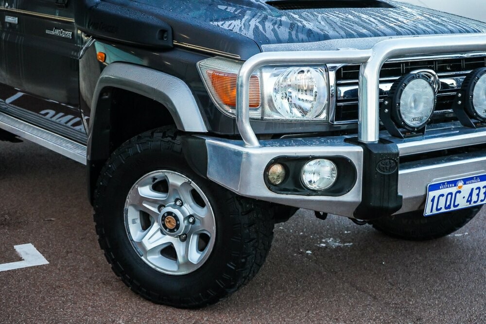 Toyota Landcruiser image 2