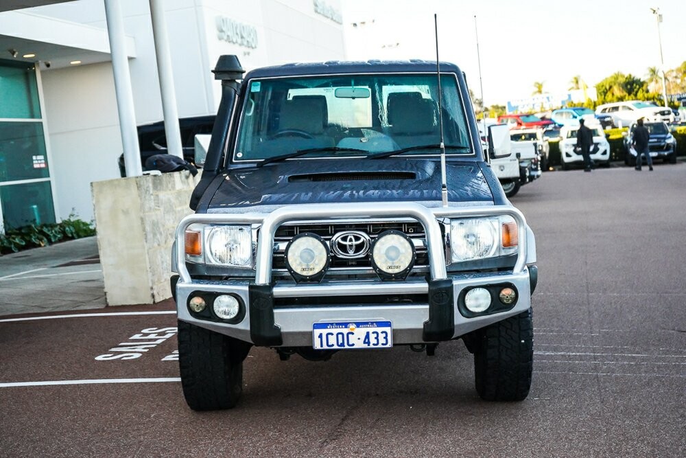 Toyota Landcruiser image 3