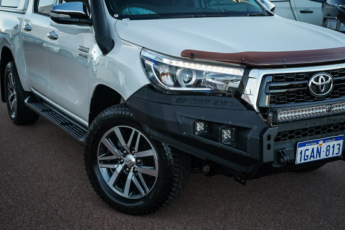 Toyota Hilux image 2