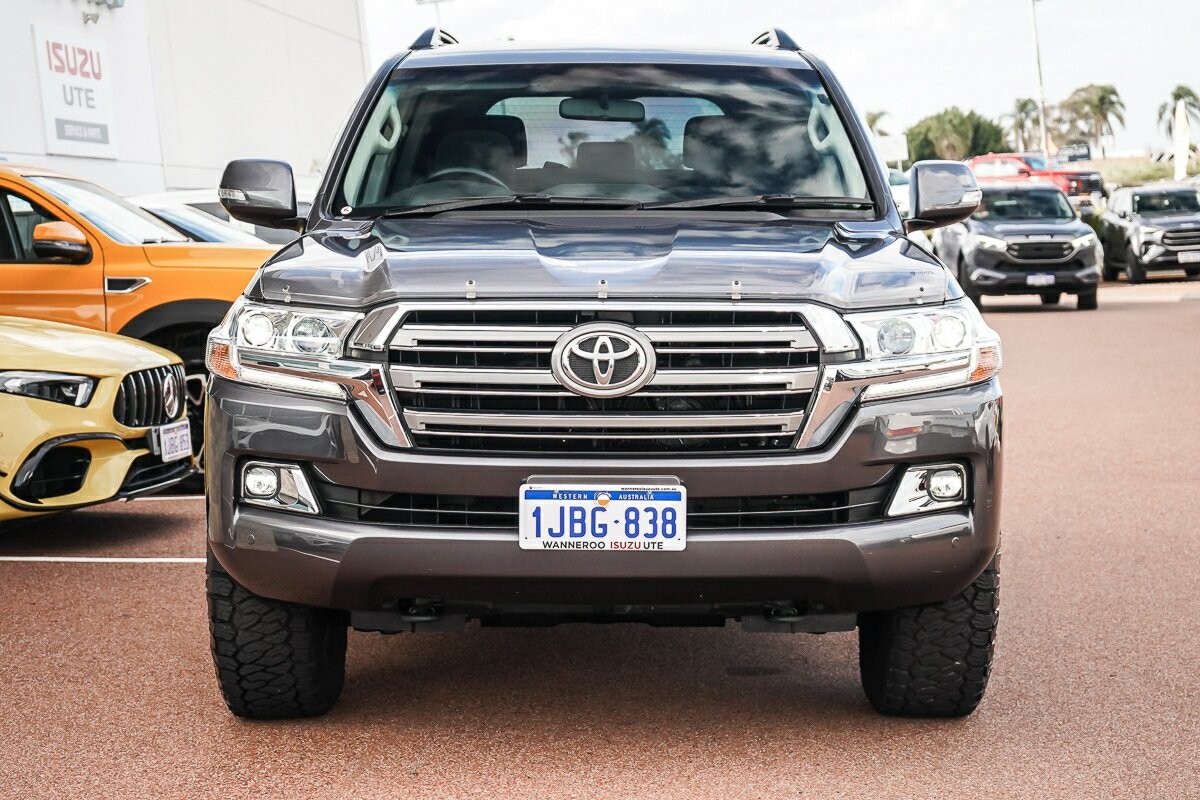 Toyota Landcruiser image 3